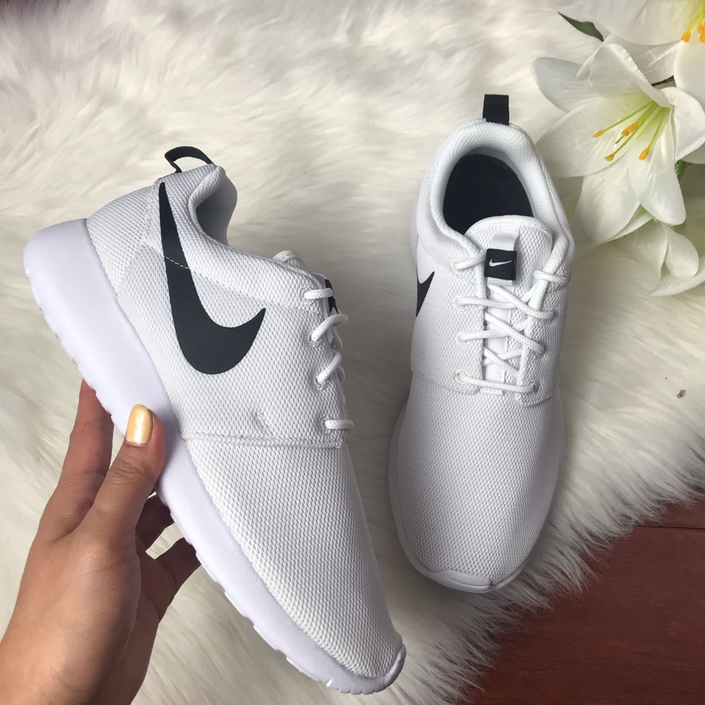 Women Nike Roshe One White - Picture 6 of 8